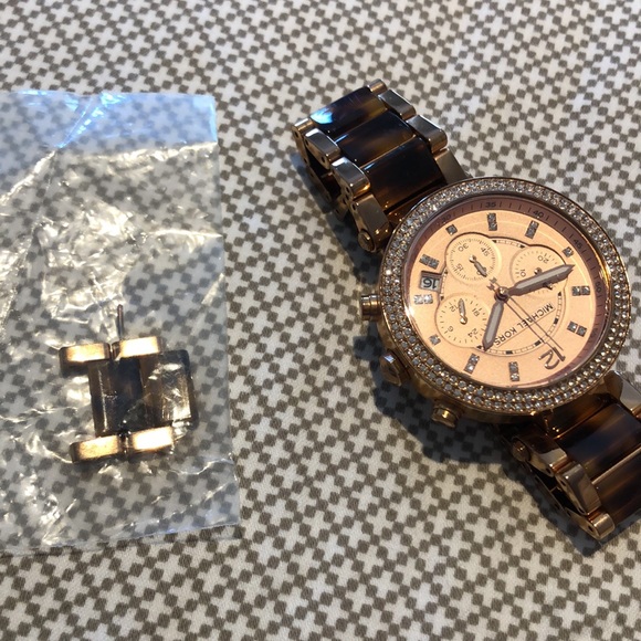 Michael Kors rose gold watch - Picture 4 of 4